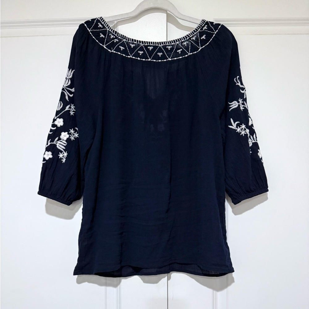Talbots Navy Top with White Embroidery 💯% Cotton Runs more like M/L - Picture 3 of 4